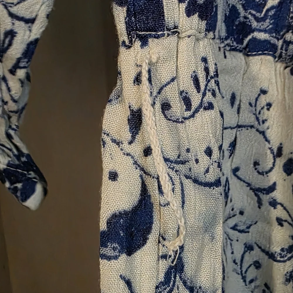 Anthropologie Blue and White Floral Clemente Off the Shoulder Romper - Picture 7 of 10